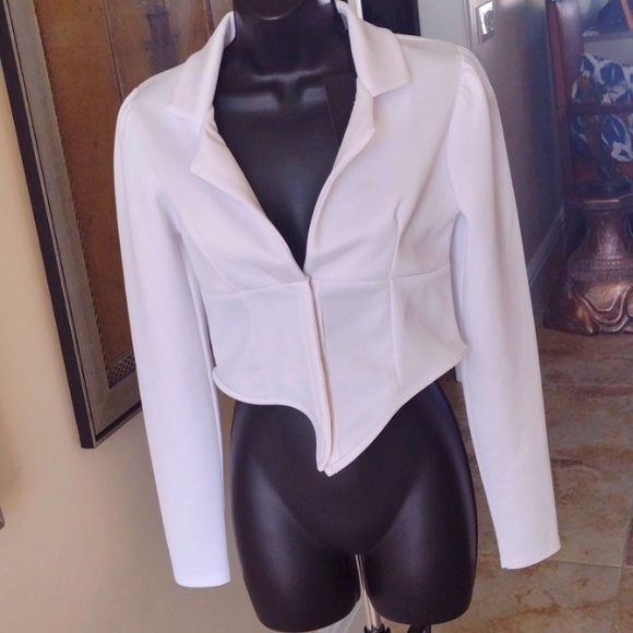 Pretty little thing women's White midriff top size 6 US nwt - Picture 1 of 5